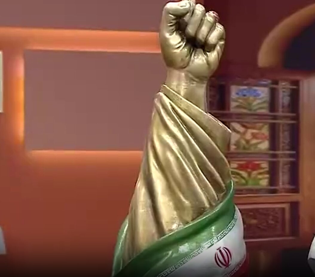 مجسمه جدید میدان انقلاب