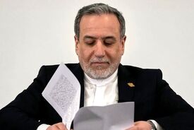 واکنش همشهری به حملات تندروها علیه عراقچی: قرار نبود تنگه همیشه بسته شود | به مسئولان تهمت نزنید
