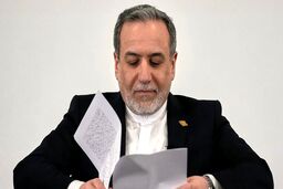 واکنش همشهری به حملات تندروها علیه عراقچی: قرار نبود تنگه همیشه بسته شود | به مسئولان تهمت نزنید