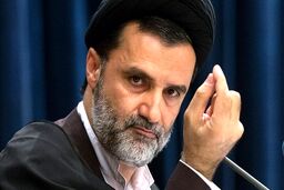 نبویان چه کسانی را «ترسو» خواند؟