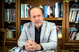 ساداتیان: گزینه جنگ همچنان روی میز است