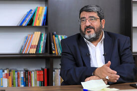 فواد ایزدی: افرادی که می‌گویند ترامپ دیوانه است با ونس مذاکره کنیم مرض مذاکره دارند