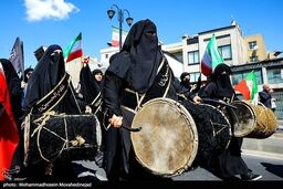 تصاویر | حضور زنان و دختران با پوشش های متفاوت در مراسم چهلم رهبر شهید