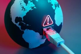 عضو هیات رئیسه کمیسیون صنایع پاسخ داد: محدودیت اینترنت چه زمانی برداشته می‌شود؟