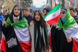 انسجام ملی مهمتر است یا حجاب؟ | ایجاد تنش در برخورد با بی‌حجابی به دوقطبی‌سازی تبدیل می‌شود  