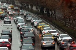 ترافیک نیمه‌سنگین در محورهای منتهی به تهران/ بارش برف و باران در ۶ استان