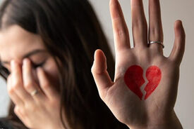  چرا رها کردن و فراموشیِ یک رابطه این‌قدر سخت است؟