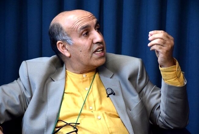 تندروها، جامعه را طبقاتی‌تر کرده‌اند | دولت سریع‌تر قطعی اینترنت را متوقف کند | با شفافیت، فعالیت کاسبان‌ تحریم محدود می‌شود