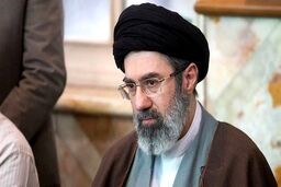 لحظه اعلام رهبری سید مجتبی خامنه‌ای در پخش زنده تلویزیون