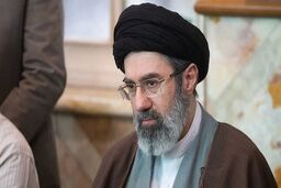 لحظه اعلام رهبری سید مجتبی خامنه‌ای در پخش زنده تلویزیون