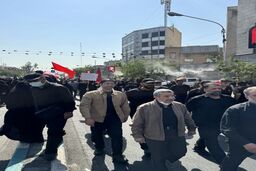 اولین تصاویر از حضور محمود احمدی نژاد در مراسم تشییع