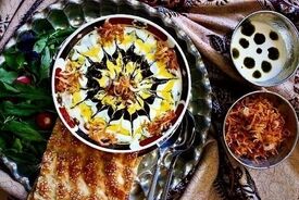 ببینید| غذای روستایی در ایران؛ پخت آش رشته سنتی و نان محلی در روستایی کوهستانی