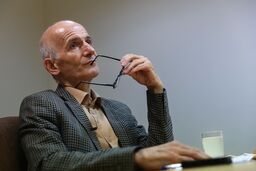 فراستخواه: خشونت دموکراسی نمی‌آورد؛ تنها راه نجات، دفاع از جامعه است
