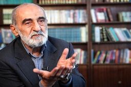 شریعتمداری: چرا از NPT خارج نمی‌شویم؟