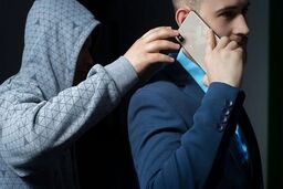 ببینید | سرقت برق‌آسای تلفن همراه و فرار سارقان از محل حادثه