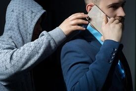 «چرا مزاحم همسرم می‌شوی؟»؛ ترفند عجیب سارقان برای دزدیدن گوشی