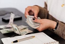 وقتی زن بیشتر از شوهرش درآمد دارد؛ بحران مردانگی؟