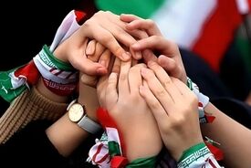 روزنامه اصولگرا: چرا عده‌ای دائماً به مردم القا می‌کنند که مسئولان کشور، نفوذی و مرعوب هستند؟