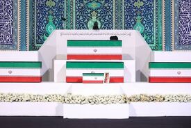نخستین تصویر از آماده‌سازی خودروی حامل پیکر رهبر شهید انقلاب اسلامی و شهدای خانواده ایشان 