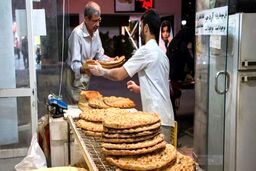  رییس اتاق اصناف: هر قدر نان بپزید، آرد مورد نیازتان تامین می‌شود