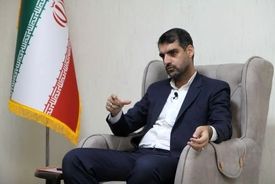 عصبانیت عضو جبهه پایداری از صداوسیما به‌خاطر نمایش زنان بی‌حجاب در راهپیمایی ۲۲ بهمن