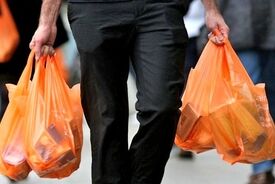 گرفتن پول نایلون از مشتری غیرقانونی است | فروشگاه‌ها فقط باید مصرف را مدیریت کنند