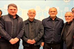 پزشکیان در ستاد انتخابات کشور حاضر شد