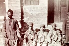 عدالت به سبک قاجار؛ تصویر تاریخی از محکومان در شهر تهران
