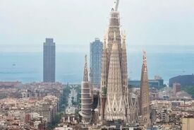 تکمیل برج اصلی ساگرادا فامیلیا بعد از بیش از یک قرن