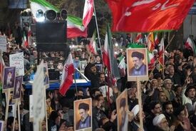 روزنامه اصولگرا: تجمعات شبانه دچار فتنه شده و میدان به دست نفاق‌افکن‌ها افتاده است