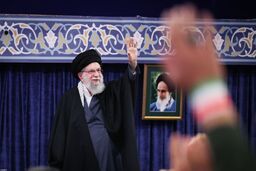رهبر انقلاب: داغدار و عزادار خون‌های ریخته شده هستیم | قوی‌ترین ارتش دنیا ممکن است گاهی آن‌چنان سیلی بخورد که از جا نتواند بلند شود