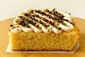 طرز تهیه کیک سه شیر پسته با بافت ابریشمی