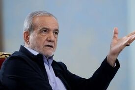 پزشکیان: رئیس‌جمهوری آمریکا چکاره دنیاست که  بتواند ملتی را از حقوق قانونی‌اش محروم کند؟