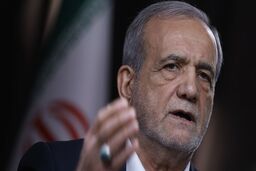 انتقاد اطلاعات از دولت: ارز ترجیحی را حذف کردید، حالا اثرش را در تورم می بینید