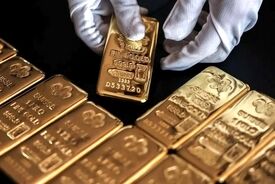 سقوط قیمت طلا و نقره در بازار جهانی؛ نقره در هند ۱۴ هزار روپیه در هر کیلو کاهش یافت