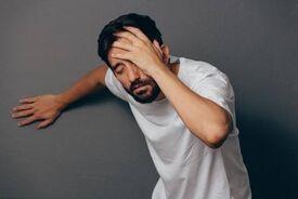 راز سیاهی رفتن چشم‌ها هنگام بلند شدن ناگهانی