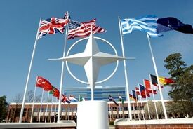 یک نماینده ائتلاف ناتو: دخالتی در درگیری آمریکا و اسرائیل با ایران نداریم