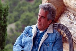 استفاده اپستین از فرودگاه‌های انگلیس برای قاچاق انسان
