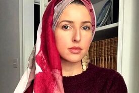 ببینید | قرآن خواندن خواننده زن آمریکایی در پخش زنده!