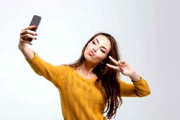 چرا قربانی رابطه با فرد خودشیفته، مدام به خودش شک می‌کند؟