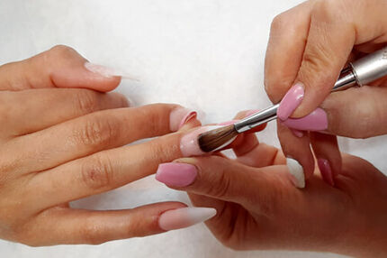  وضو و غسل با ناخن کاشته چه حکمی دارد؟