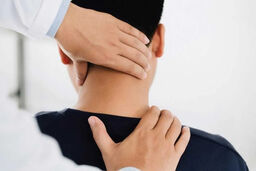 ببینید | چگونه قوز گردن ناشی از استفاده زیاد از موبایل را اصلاح کنیم؟