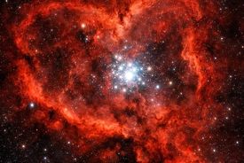 سحابی قلب؛ زایشگاهی سرخ برای تولد ستاره‌ها