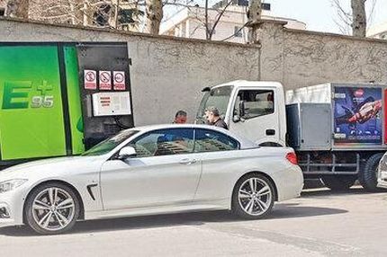 بنزین سوپر می خواهید؟ | لیتری ۸۰ هزارتومان بدهید کنارخیابان سوختگیری کنید
