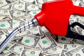 ترامپ از جایگاه‌داران سوخت در آمریکا خواست قیمت‌ها را «فوراً» کاهش دهند