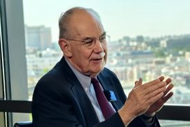 مرشایمر: ترامپ به‌سمت نسخه بهبودیافته برجام می‌رود، نه جنگ با ایران