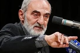 حسین شریعتمداری: تیم مذاکره با ترک میز، ترامپ را تحقیر کند | رئیس جمهور امریکا مثل پنگوئن راه می رود