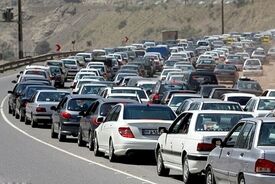 ترافیک سنگین در چالوس و هراز | بارش باران و برف در جاده های ۷ استان