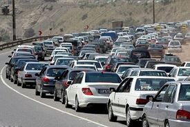 ترافیک سنگین در چالوس و هراز | بارش باران و برف در جاده های ۷ استان