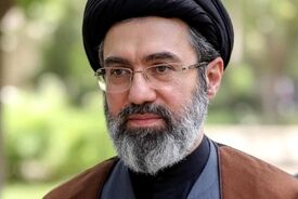 آیت الله سید مجتبی خامنه‌ای سال ۱۴۰۵ را به نام اقتصاد مقاومتی در سایه وحدت ملی و امنیت ملی نامیدند